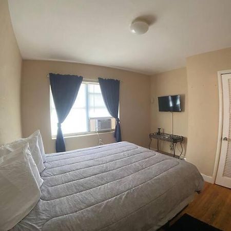 Private One-Bedroom 8 -Directly Across From Beach St. Pete Beach Buitenkant foto