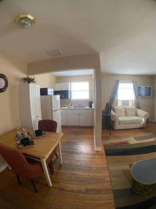 Private One-Bedroom 8 -Directly Across From Beach St. Pete Beach Buitenkant foto