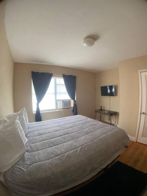 Private One-Bedroom 8 -Directly Across From Beach St. Pete Beach Buitenkant foto